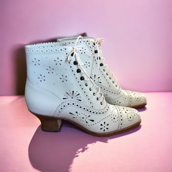 PRADA Victorian Style Lace Up Ankle Boot. - Picture 4 of 8